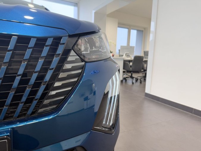Peugeot 2008, Peugeot 2008 ALLURE, Automat, Pack Vision, Drive Assist+, 7 let záruka, barva modrá