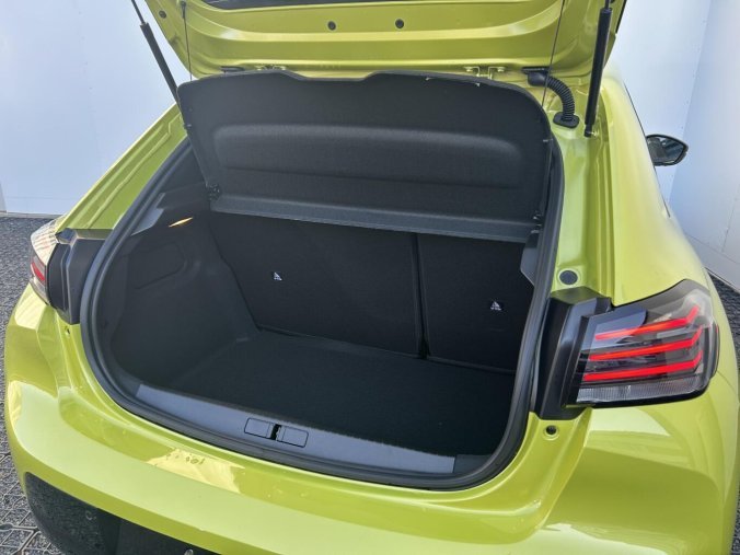 Peugeot 208, Peugeot 208 ALLURE Hybrid 110 e-DCS6, barva zelená