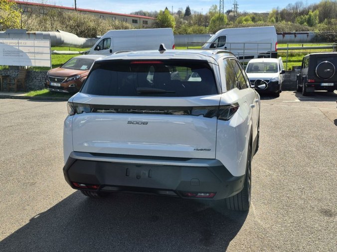 Peugeot 5008, Peugeot 5008 GT Hybrid 136 e-DCS6, barva bílá