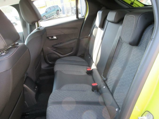 Peugeot 208, Peugeot 208 ALLURE Hybrid 100 e-DCS6, barva žlutá
