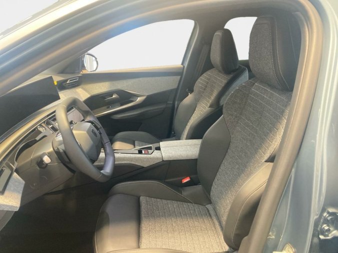 Peugeot 3008, Peugeot 3008 ALLURE Hybrid 136 e-DCS6, barva modrá