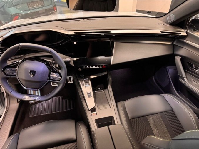 Peugeot 408, Peugeot 408 1,2 GT Hybrid 145 e-DCS6, barva bílá