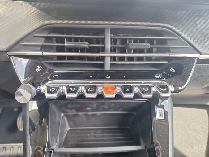 Peugeot 208, Peugeot 208 ALLURE 1.2 TURBO 100k MAN6, barva bílá