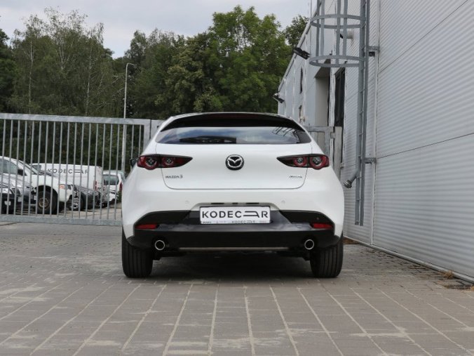 Mazda 3, Skyaktiv G122, barva bílá