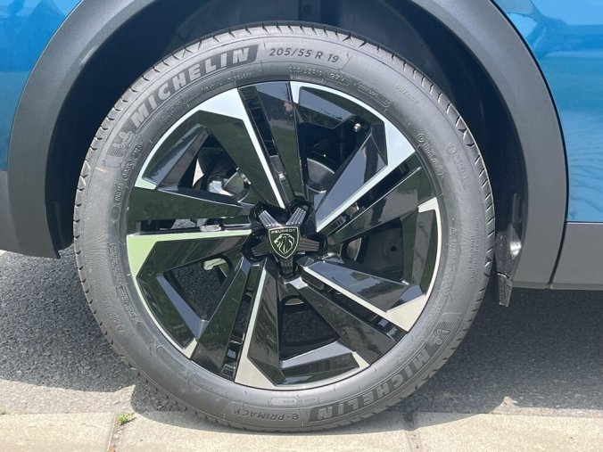 Peugeot 408, Peugeot 408 ALLURE Hybrid 145 e-DCS6, barva modrá
