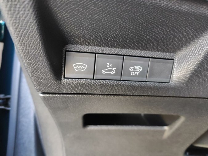 Peugeot 5008, Peugeot 5008 GT Hybrid 145 e-AUT6, barva modrá