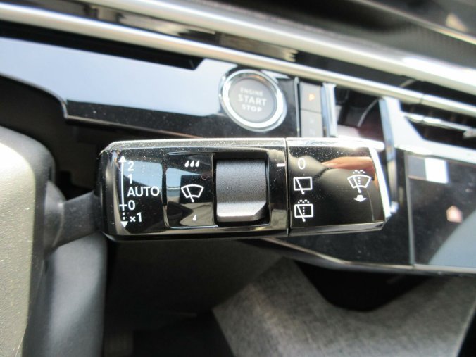 Peugeot 5008, Peugeot 5008 ALLURE Hybrid 145 e-DCS6, barva bílá