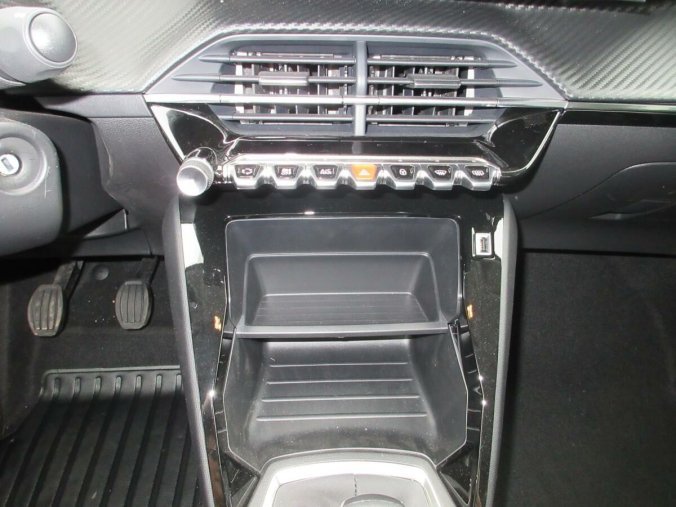 Peugeot 208, Peugeot 208 ACTIVE PACK 1.2 PureTech 75 S&, barva bílá