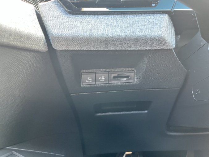 Peugeot 5008, Peugeot 5008 GT Hybrid 145 e-DCS6, barva bílá