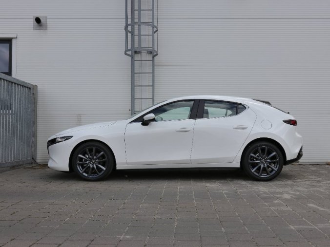 Mazda 3, 2,0 Skyactiv-G 122k/90kW MAN, barva bílá