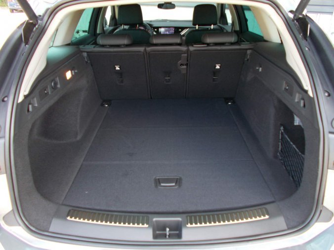 Opel Insignia, Innovation Sports Tourer D 2.0 DTH AWD S/S (125kW/ 170HP) MT, barva šedá