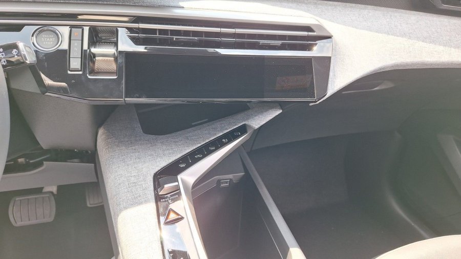 Peugeot 5008, Peugeot 5008 ALLURE Hybrid 145 e-DCS6, barva bílá