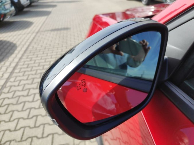 Peugeot 2008, Peugeot 2008 ALLURE 1.2 136k HY AUTOMAT, barva červená