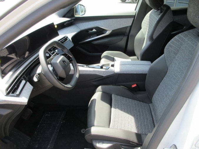 Peugeot 5008, Peugeot 5008 ALLURE Hybrid 145 e-DCS6, barva bílá