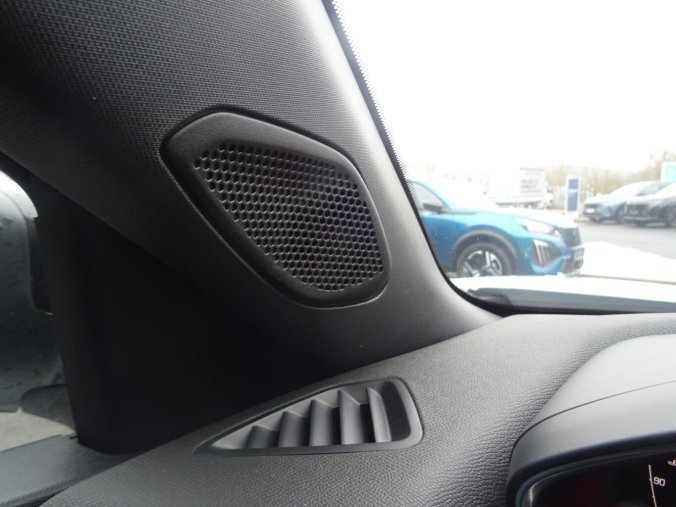 Peugeot 2008, Peugeot 2008 STYLE PureTech 100k S&S MAN6, barva bílá