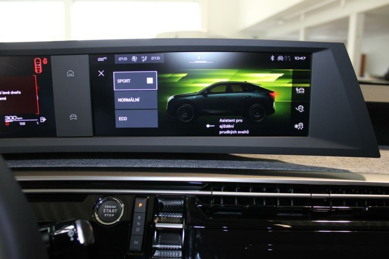 Peugeot 3008, Peugeot 3008 Allure Hybrid 136 e-DCS6, barva modrá