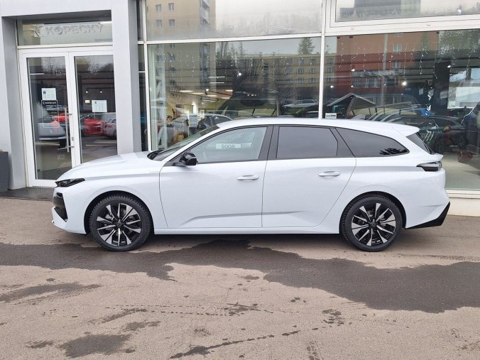 Peugeot 308, Peugeot 308 SW ALLURE Hybrid 145 e-DCS6, barva bílá