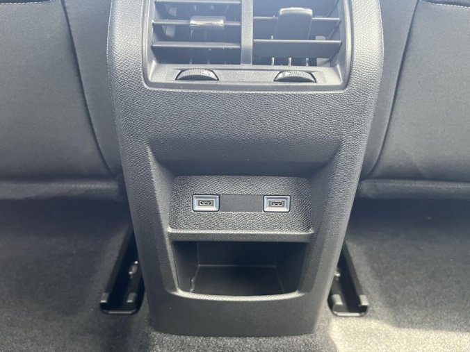 Peugeot 408, Peugeot 408 ALLURE Hybrid 145 e-DCS6, barva modrá