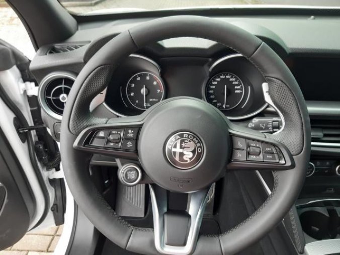 Alfa Romeo Stelvio, Veloce 4x4 2,0 280PS,, barva bílá