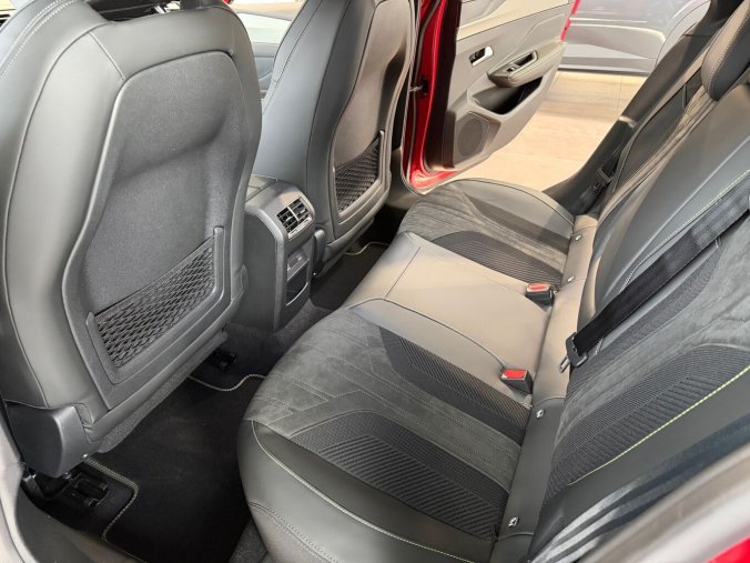 Peugeot 308, Peugeot 308 SW GT Hybrid 145 e-DCS6, barva červená