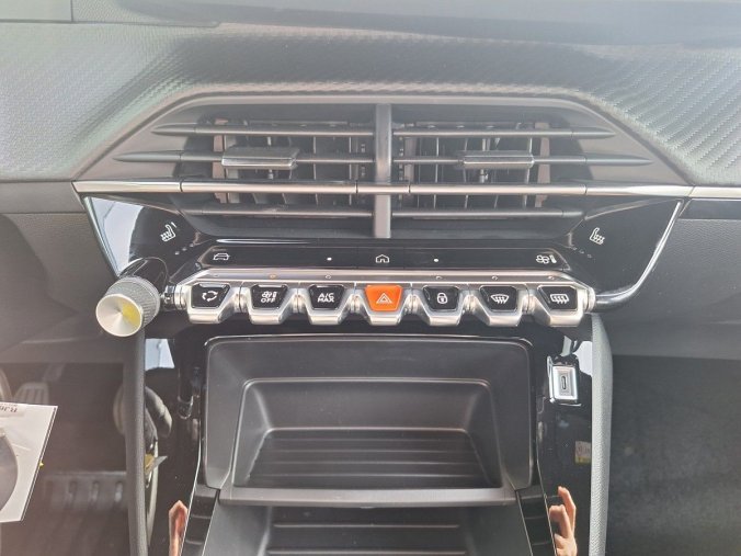 Peugeot 2008, Peugeot 2008 STYLE 1.2 PT 100k MAN6, barva šedá