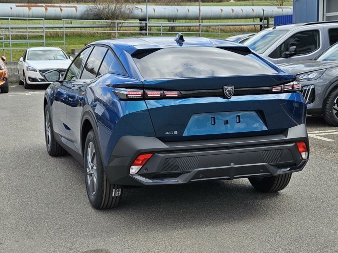 Peugeot 408, Peugeot 408 ALLURE Hybrid 145 e-DCS6, barva modrá
