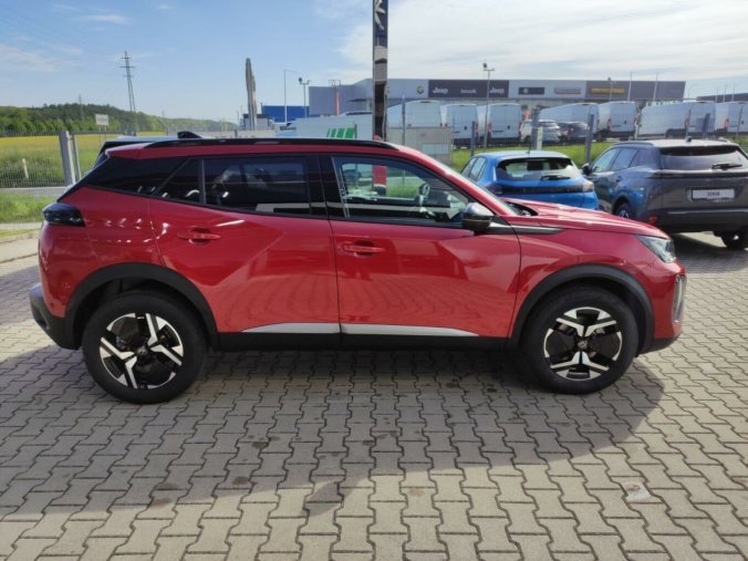 Peugeot 2008, Peugeot 2008 ALLURE 1.2 136k HY AUTOMAT, barva červená