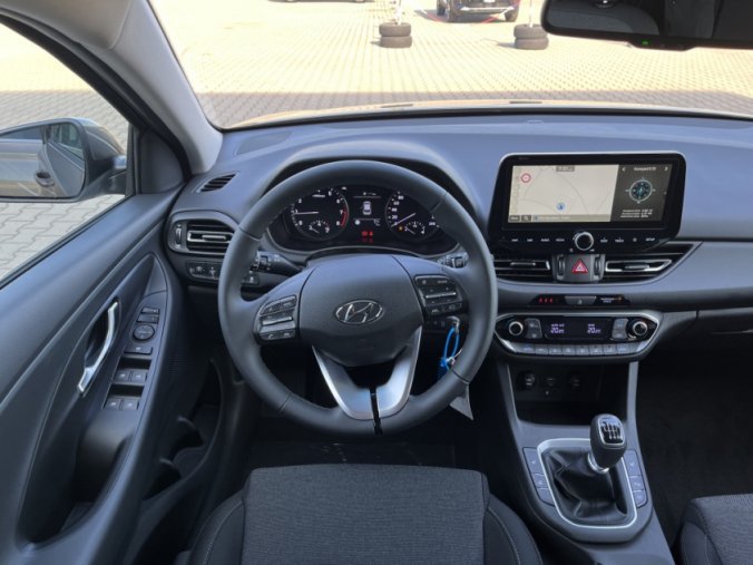 Hyundai i30, 1,5 T-GDI 117 kW iMT MHEV, barva šedá