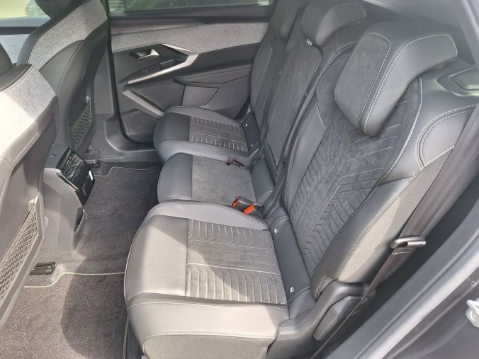 Peugeot 5008, Peugeot 5008 GT Hybrid 145 e-DCS6, barva bílá