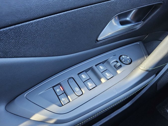 Peugeot 408, Peugeot 408 GT Hybrid 145 e-DCS6, barva šedá