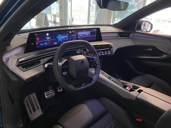 Peugeot 3008, Peugeot 3008 E-3008 GT 157 kW 210 k (Baterie 73 kWh), barva modrá