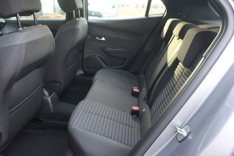 Peugeot 2008, Peugeot 2008 ACTIVE 1.2 MAN6 100k, barva stříbrná