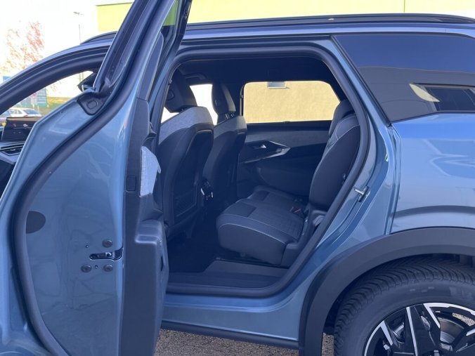 Peugeot 5008, Peugeot 5008 GT Hybrid 145 e-DCS6, barva modrá