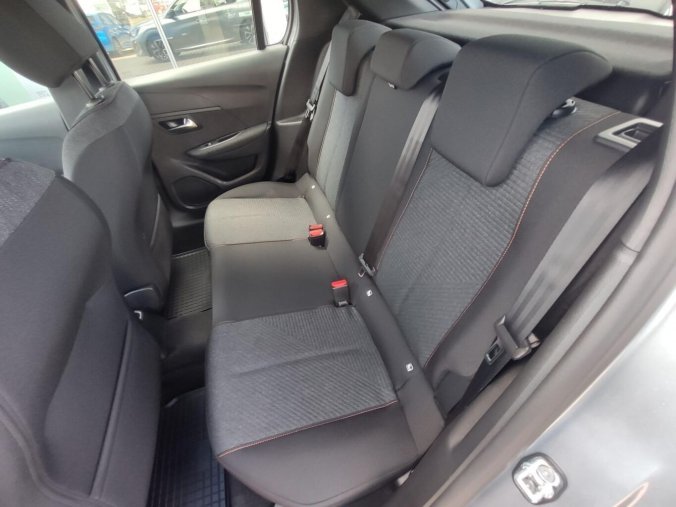 Peugeot 208, Peugeot 208 STYLE 1.2i 100k MAN6, barva stříbrná