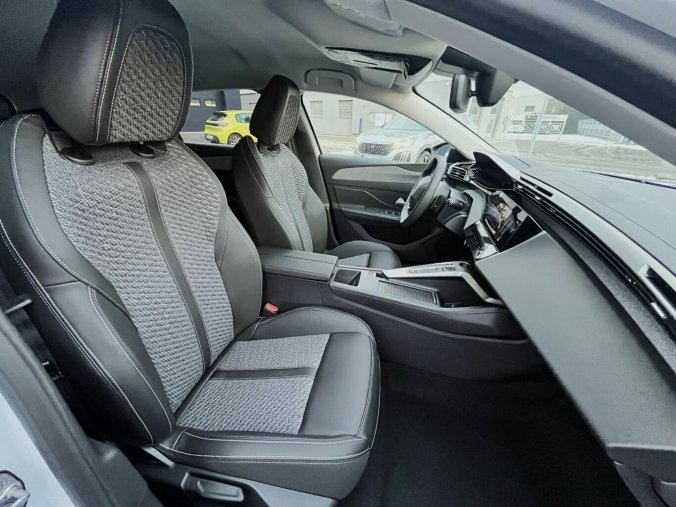 Peugeot 308, Peugeot 308 SW ALLURE Hybrid 145 e-DCS6, barva bílá