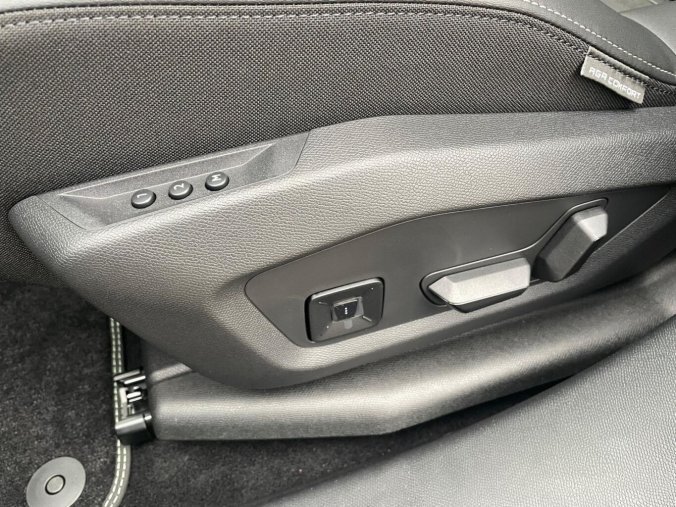 Peugeot 3008, Peugeot 3008 GT Hybrid 145 e-DCS6, barva černá