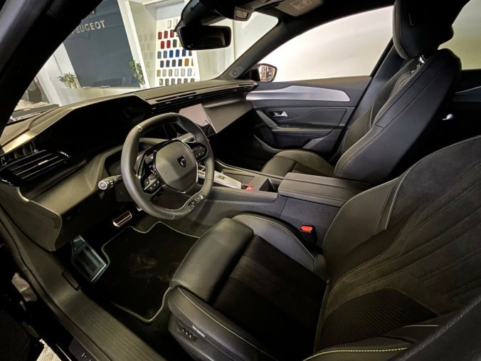 Peugeot 408, Peugeot 408 408 GT Hybrid 145 e-DCS6, barva černá