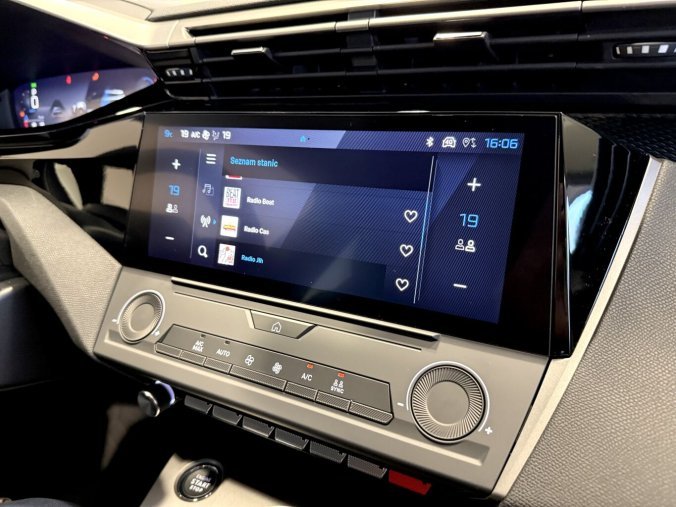 Peugeot 308, Peugeot 308 SW STYLE HYBRID 145k, Automat, barva černá
