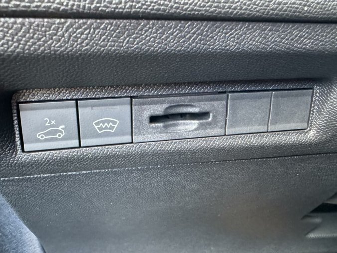 Peugeot 408, Peugeot 408 GT - IHNED K ODBĚRU, barva modrá