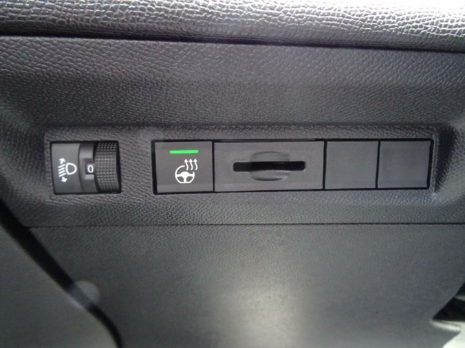 Peugeot 408, Peugeot 408 ALLURE Hybrid 145k e-DCS6, barva šedá