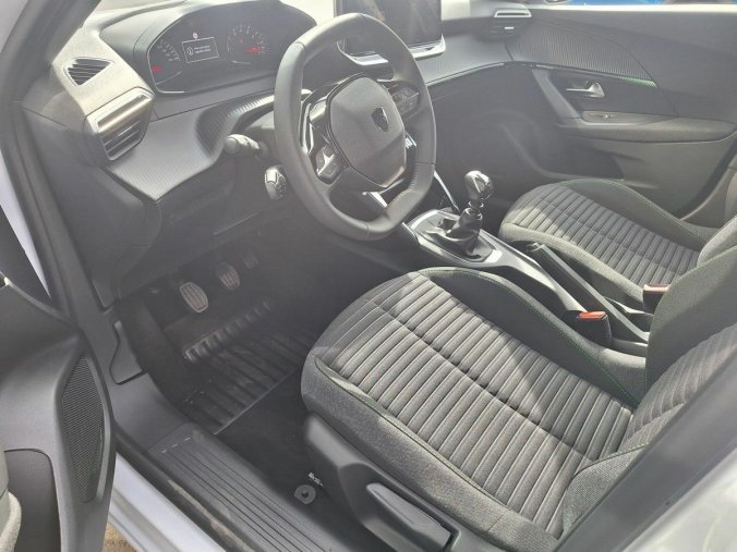 Peugeot 2008, Peugeot 2008 STYLE 1.2 PT 100K MAN6, barva bílá