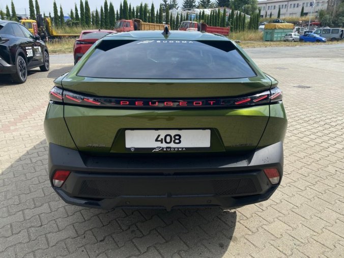 Peugeot 408, Peugeot 408 ALLURE Hybrid 145 e-DCS6, barva oranžová