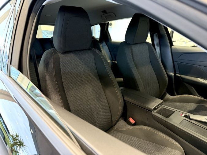 Peugeot 308, Peugeot 308 SW STYLE HYBRID 145k, Automat, barva černá