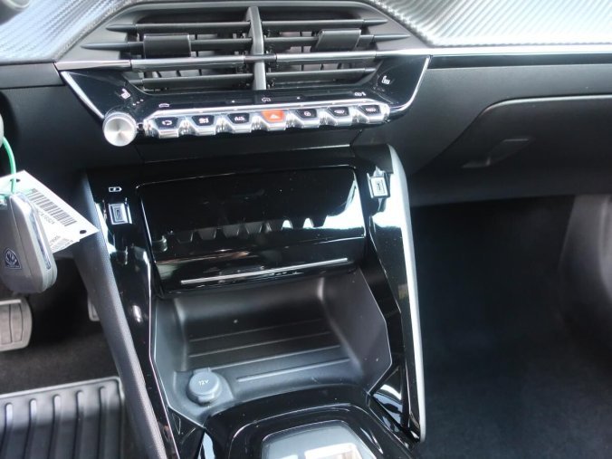 Peugeot 2008, Peugeot 2008 ALLURE Hybrid 145 e-DCS6, barva šedá