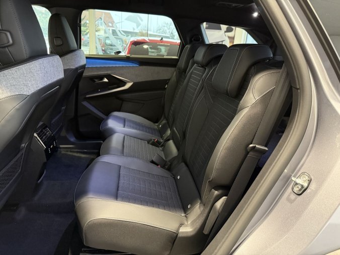 Peugeot 5008, Peugeot 5008 GT Hybrid 145k, Automat, barva šedá