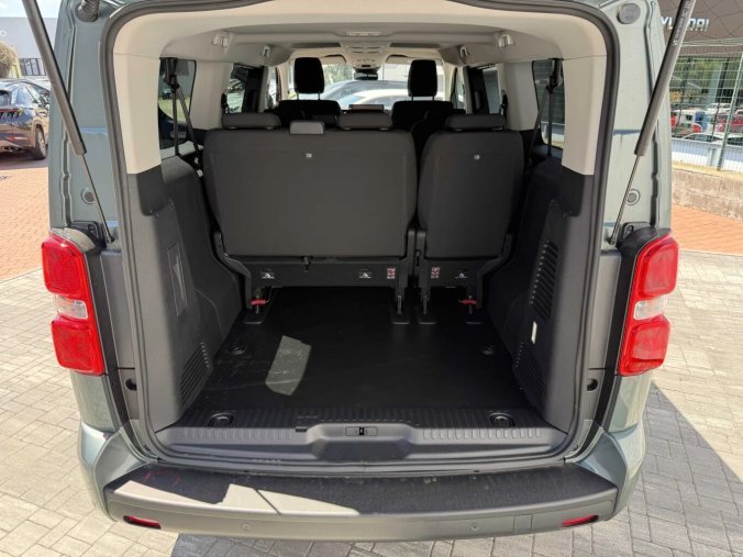 Peugeot Traveller, Peugeot Traveller Active L3 (Long) 2.2 BlueHDi 180 AT, barva zelená