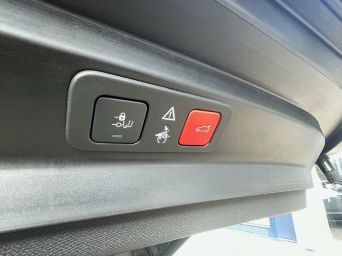Peugeot 5008, Peugeot 5008 Allure Pack 1,5 BlueHdi EAT8, barva stříbrná