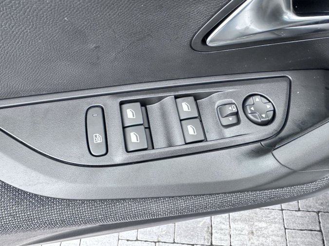 Peugeot 2008, Peugeot 2008 BUSINESS Turbo 100 MAN6, barva bílá