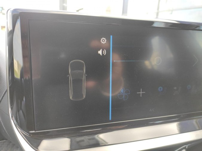 Peugeot 208, Peugeot 208 STYLE 1.2i 100k MAN6, barva stříbrná