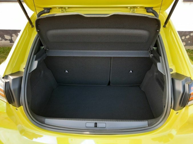Peugeot 208, Peugeot 208 STYLE 1,2PT 100k M6, barva žlutá